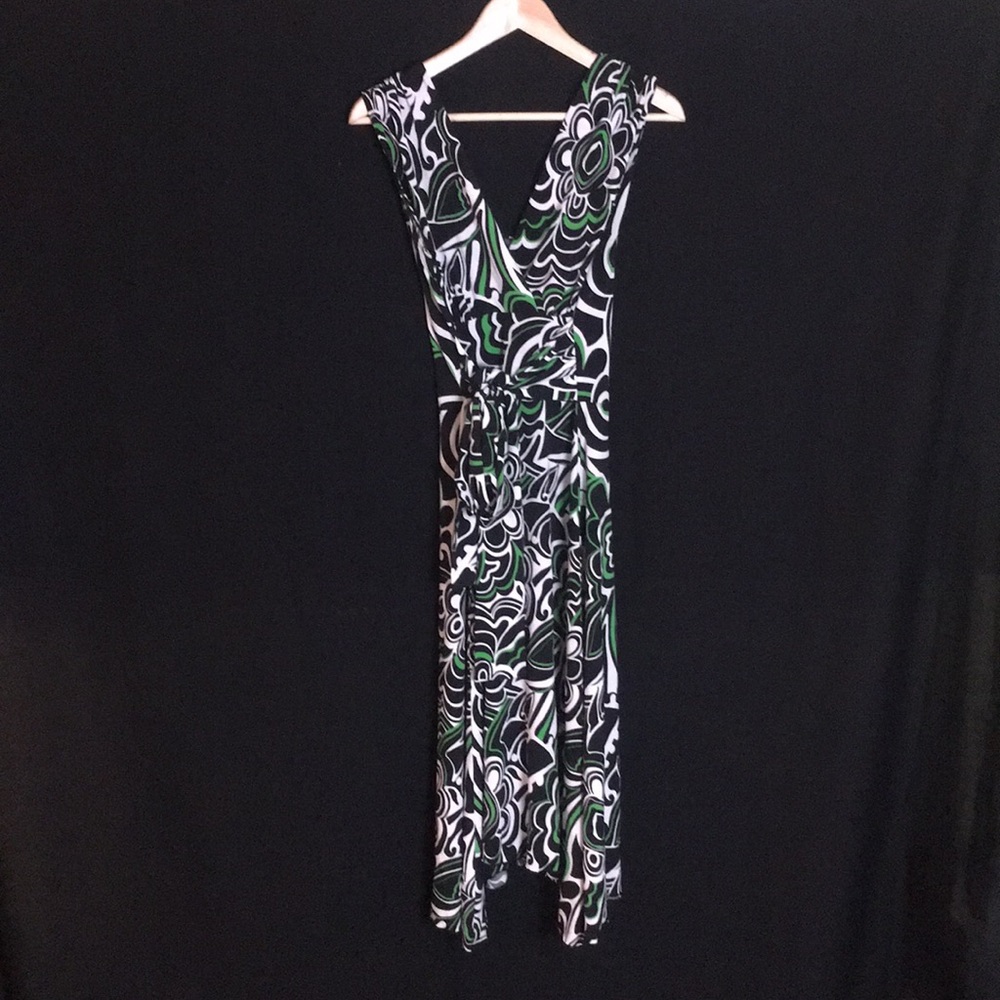 Super comfy green, white, and black stretch dress